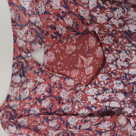 Lucky Brand Flowy Sleeved Top w/ keyhole back - Picture 4 of 5